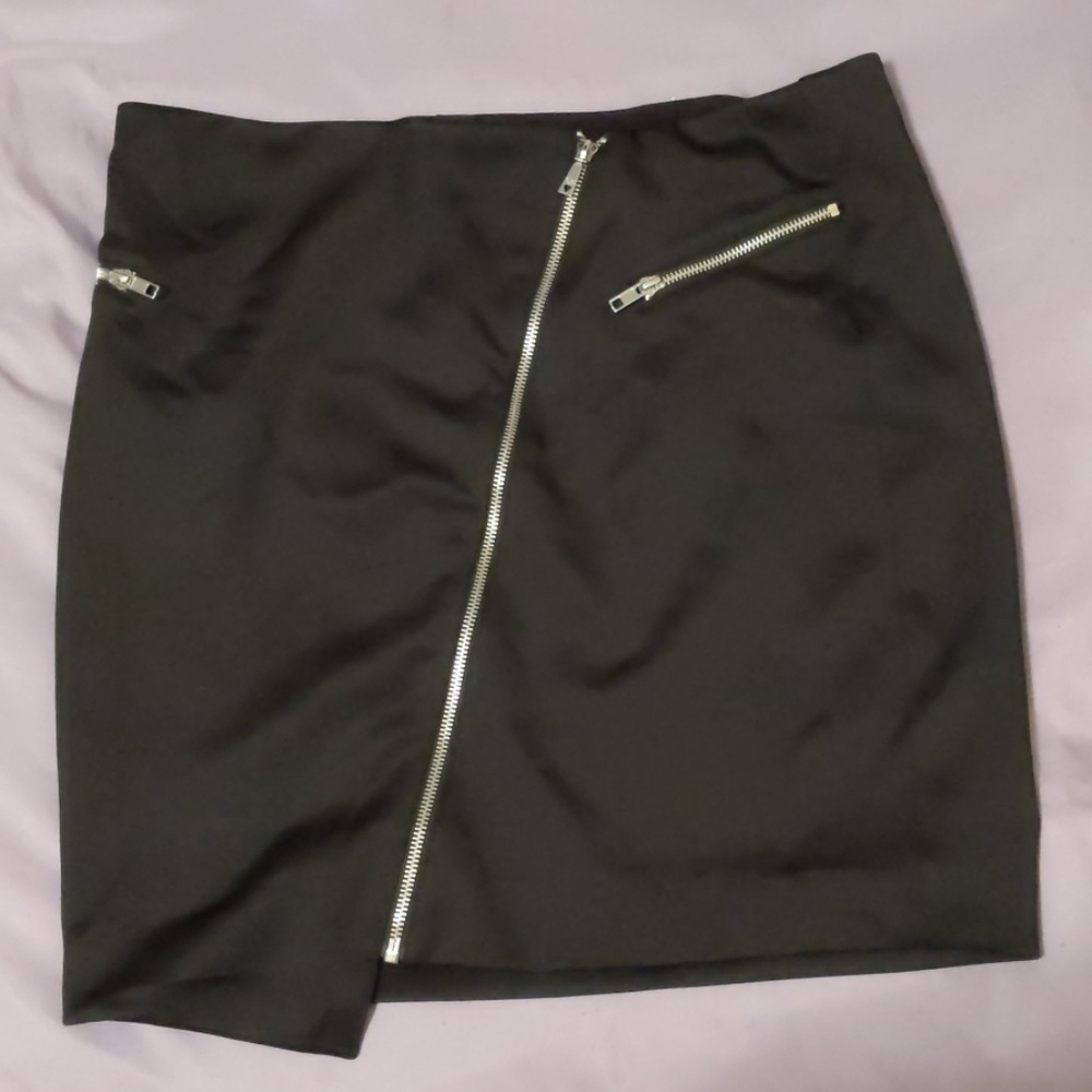 Black Guess skirt
